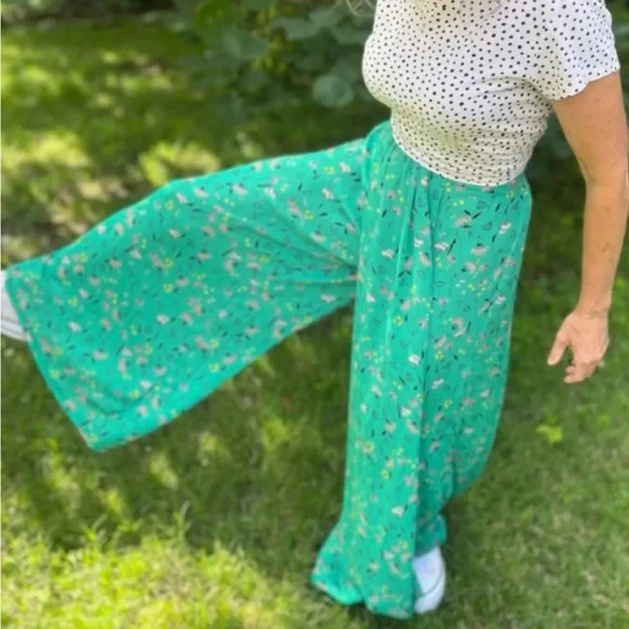 Stylish Wide Leg Palazzo Pants - Size Small - Picture 3 of 7